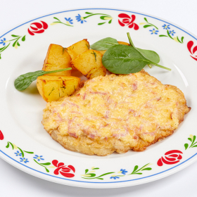 Свинина, запеченная с беконом и сыром и жареным картофелем (ВТОРНИК)